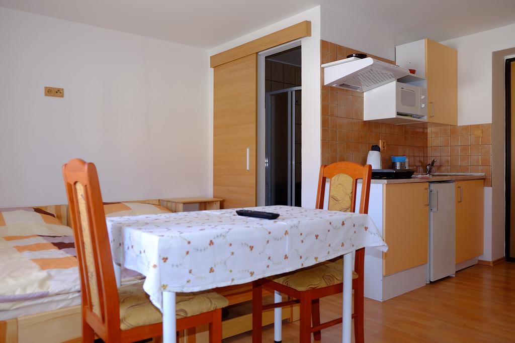 Ubytovani U Maminky Pension Lednice Buitenkant foto