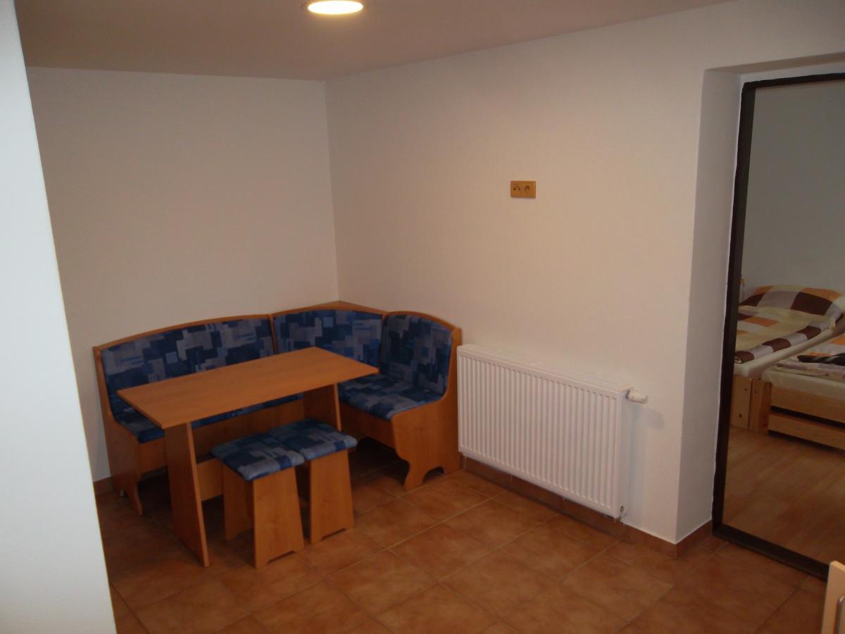 Ubytovani U Maminky Pension Lednice Buitenkant foto